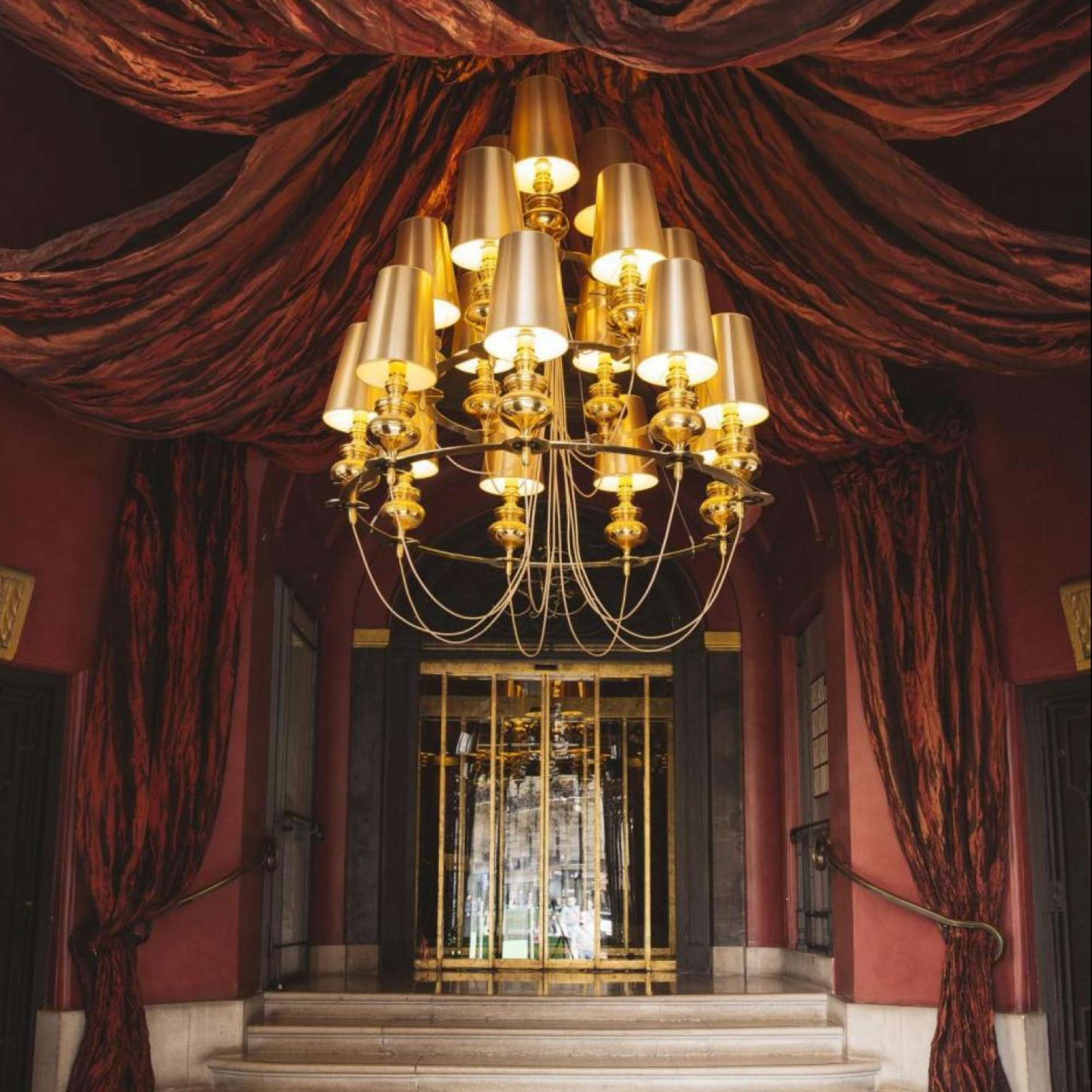 BAN_AutographCollection_Hall