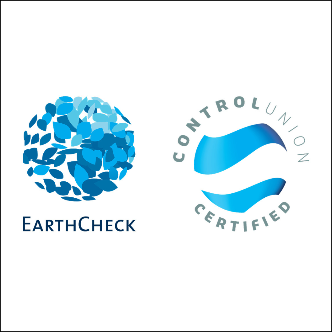 Se muestran dos logotipos de certificación sobre fondo blanco.