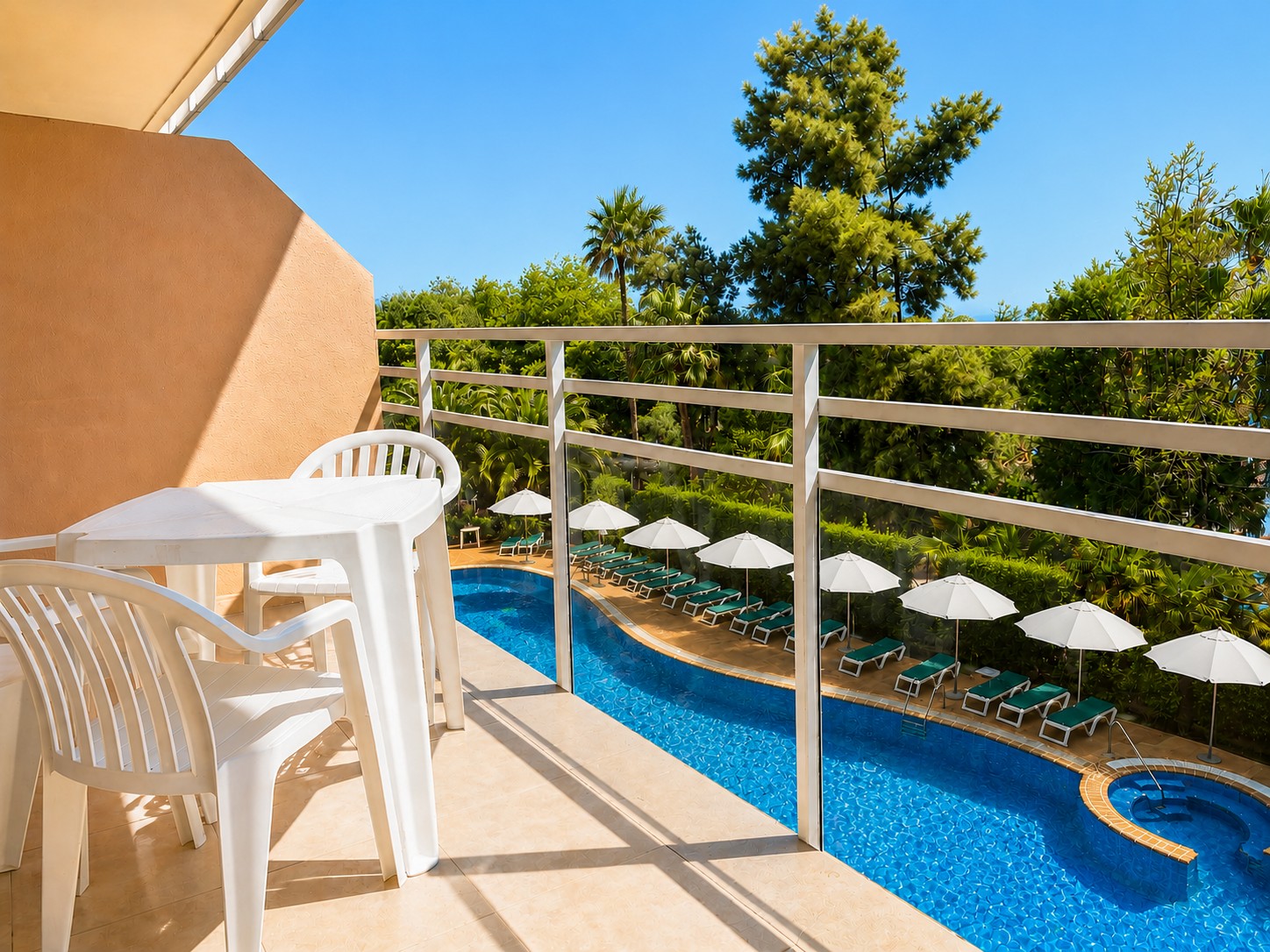 35POOLVIEW