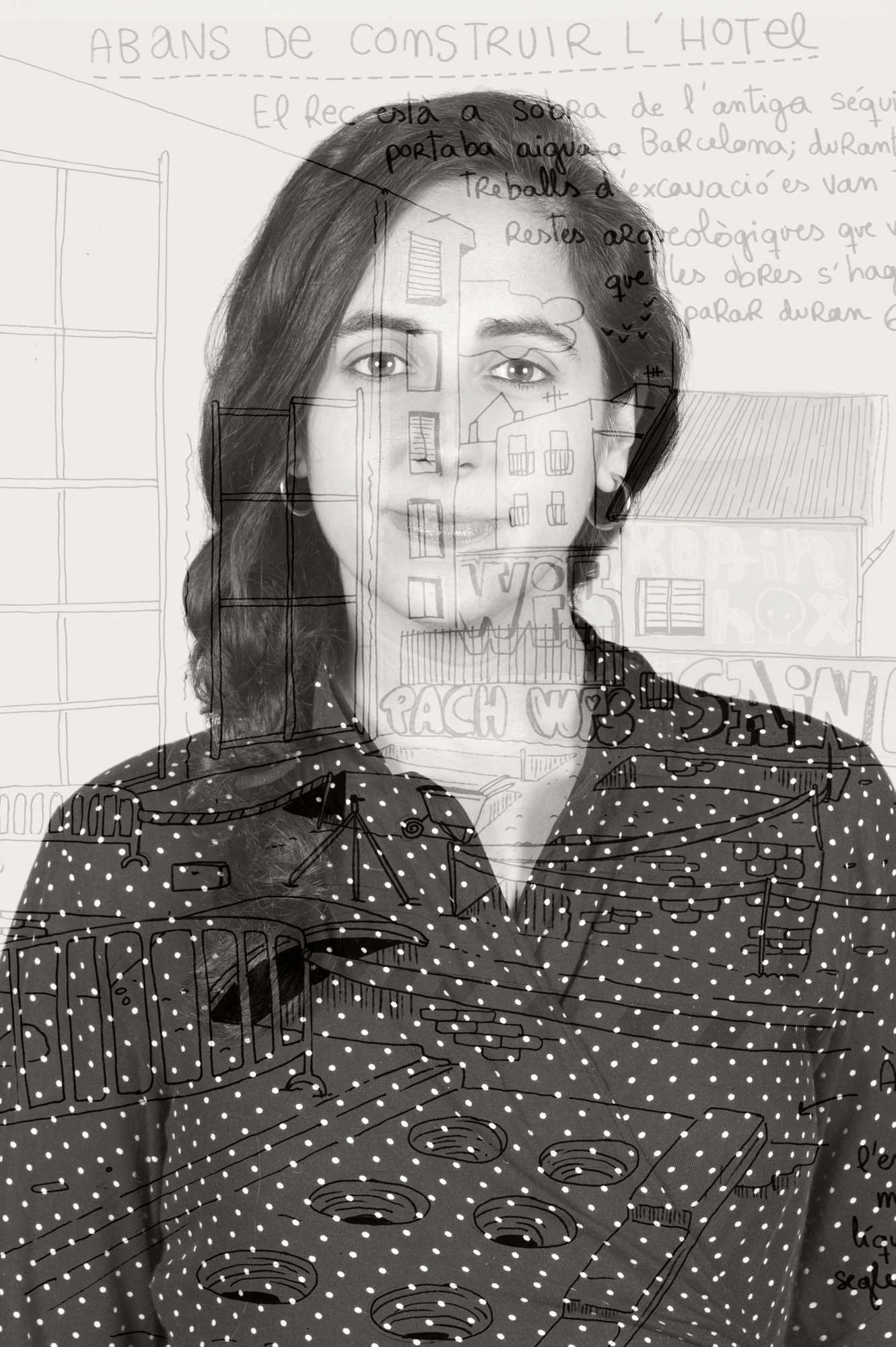 Muestra el retrato en blanco y negro de una persona con el cabello corto y una camisa con patrón.