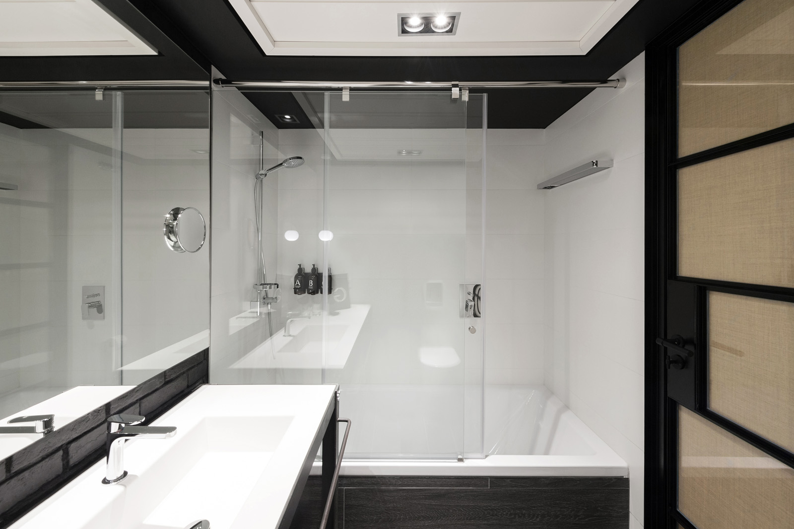Baño Habitación The Corner de Barcelona