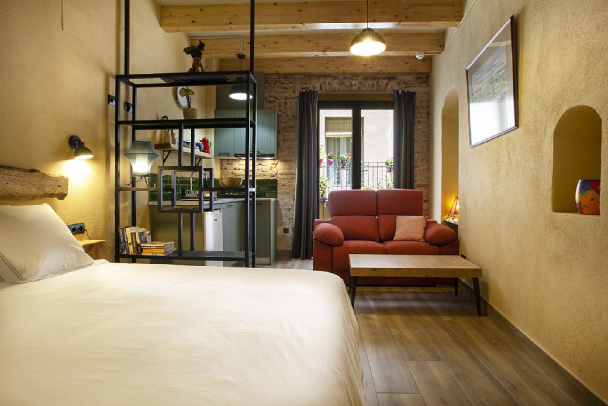 Gaudi bed priorat hotel 1024x683